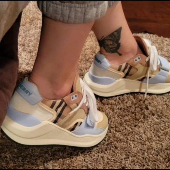 Burberry Sneakers - Picture 7 of 9